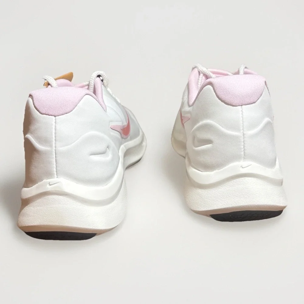 new NIKE STAR RUNNER 3 SE (GS) Size  5.5 Youth